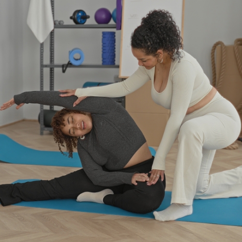 Assisted-stretching-Summit-Bodyworks-At-Foothills-Knoxville-TN